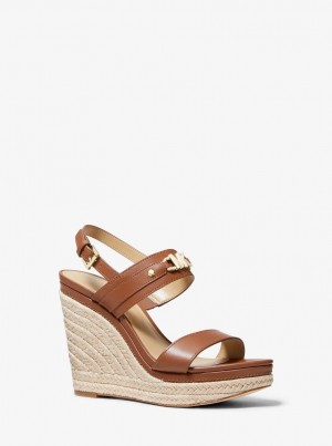 Michael Kors Farrah Leather Wedge Sandal Sandalen Damen Luggage | DJ2954317