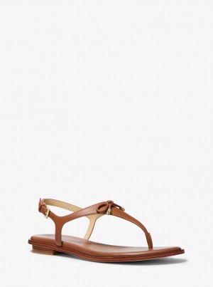Michael Kors Nori Leather T-Strap Sandal Sandalen Damen Luggage | KA3514872